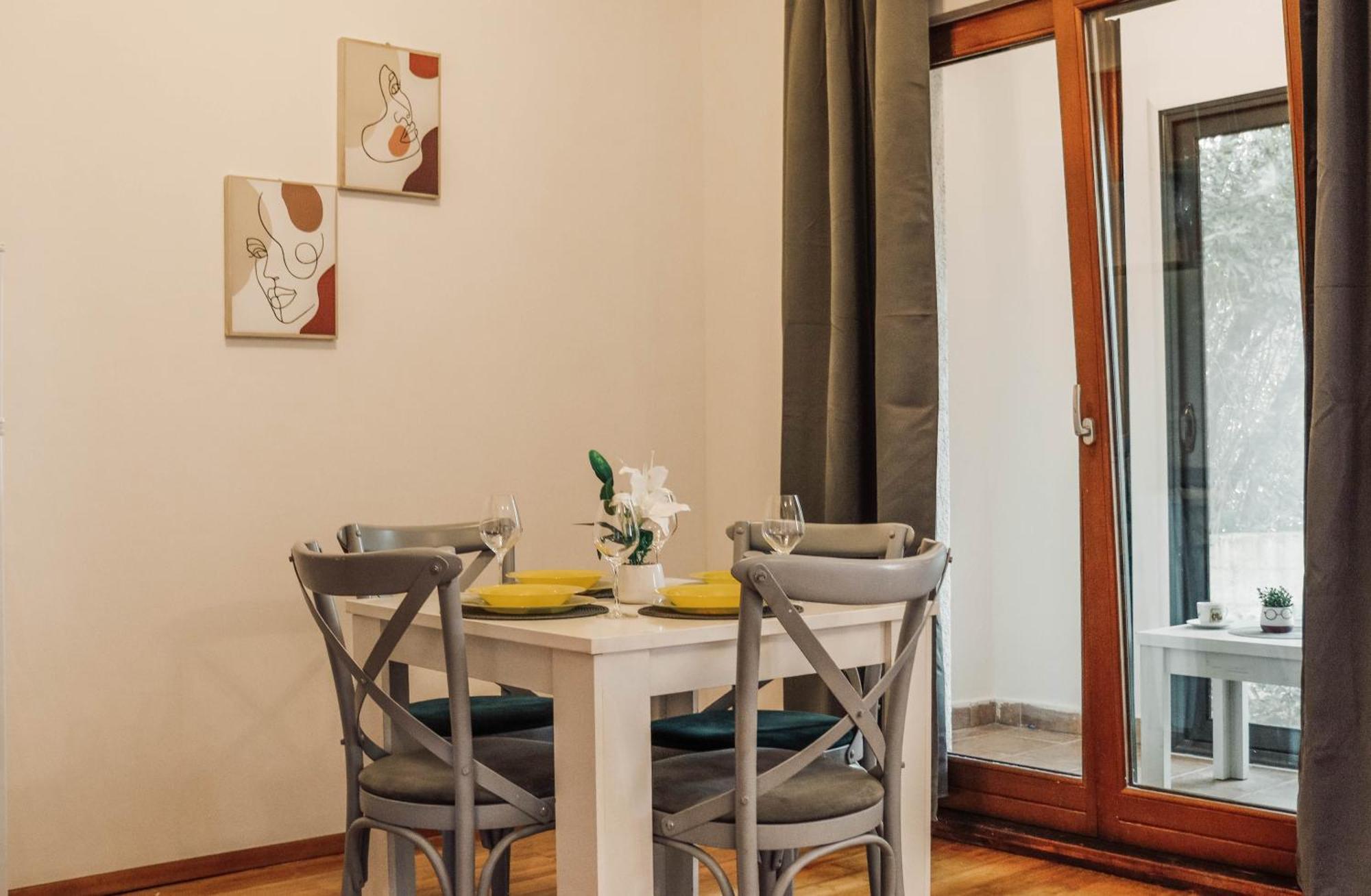 Apartman Mia Risan Luaran gambar