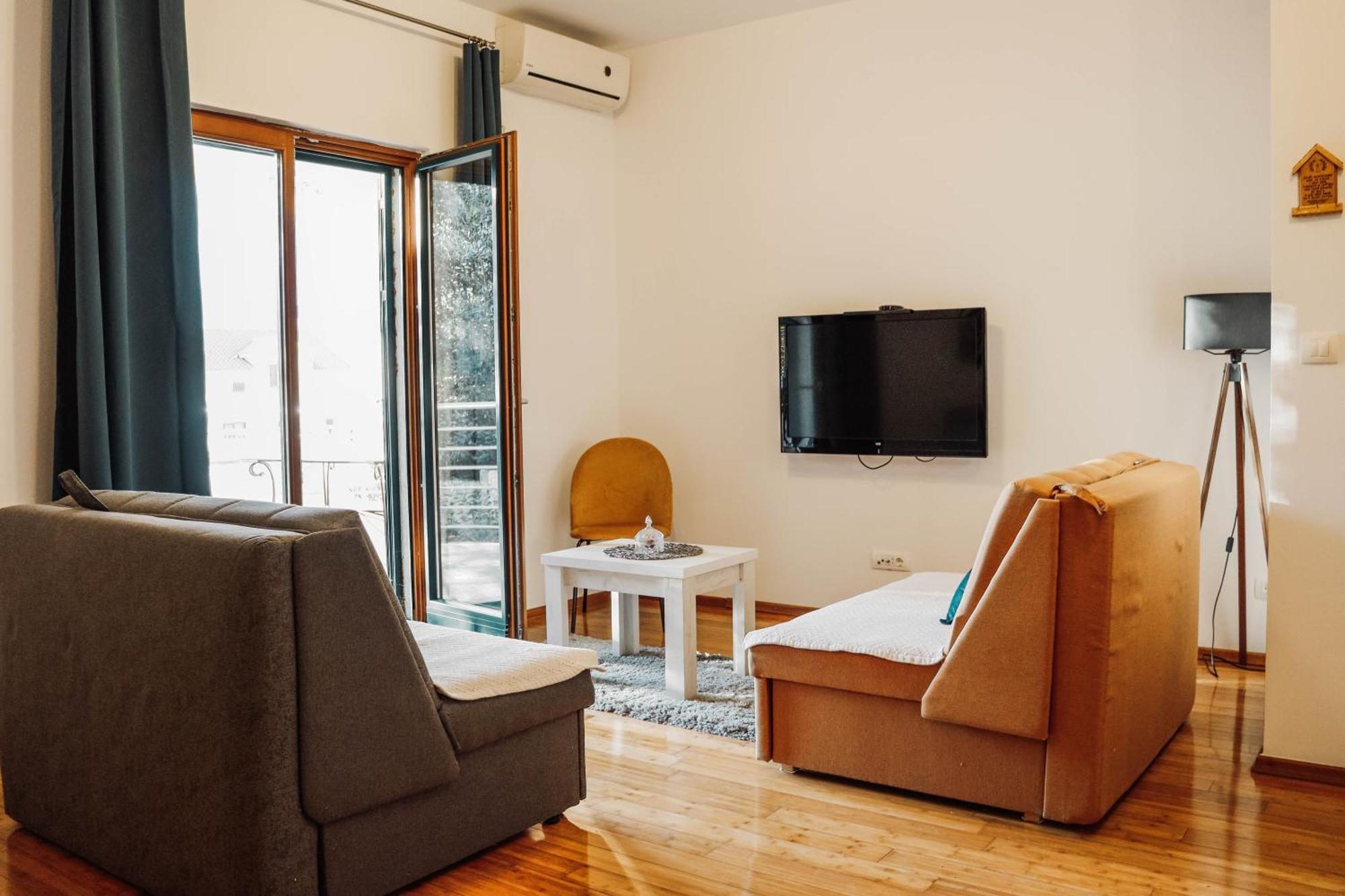 Apartman Mia Risan Luaran gambar